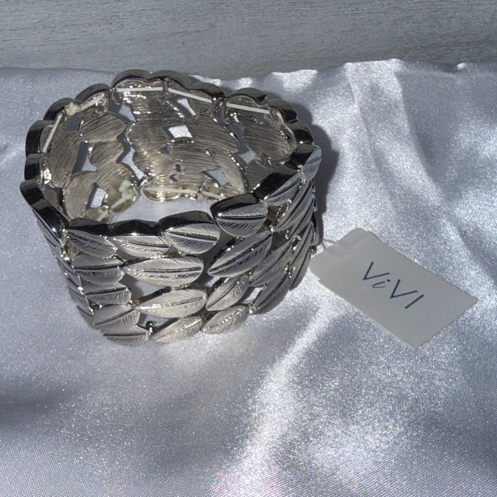 Vivi Silver Leaf Pattern Bracelet - image 1